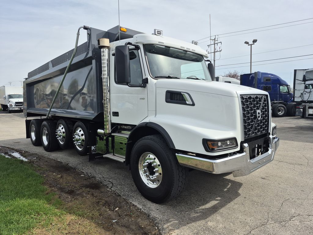 Slide images of 2025 VOLVO VHD64B300
