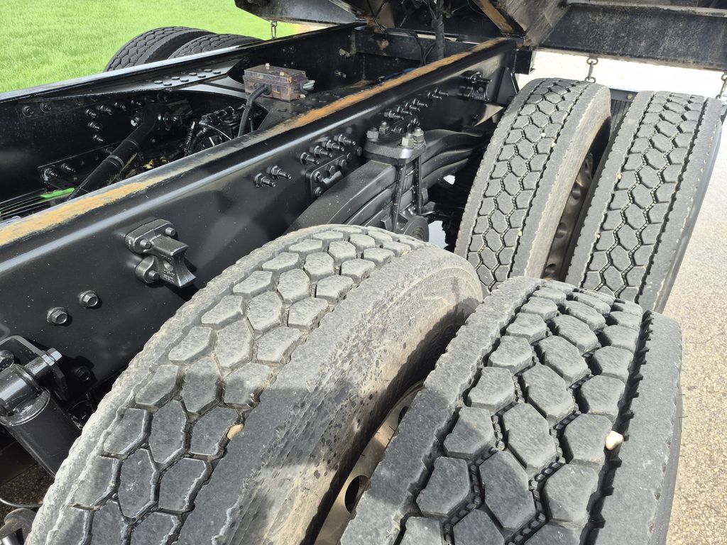 Slide images of 2025 VOLVO VHD64B300