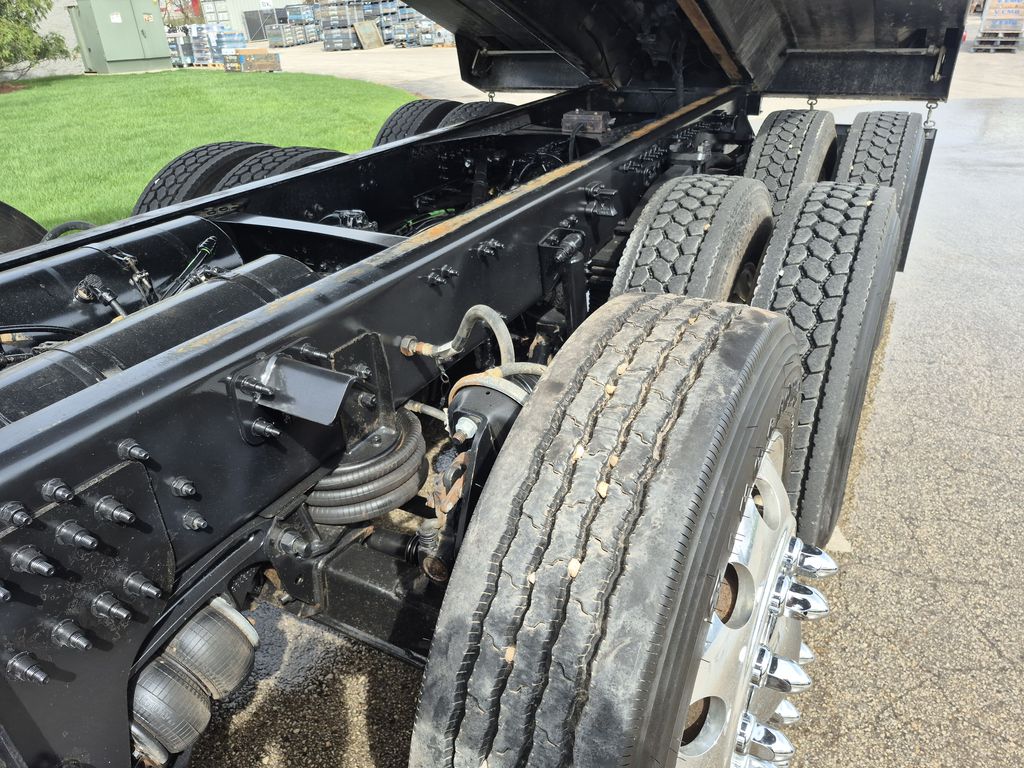 Slide images of 2025 VOLVO VHD64B300