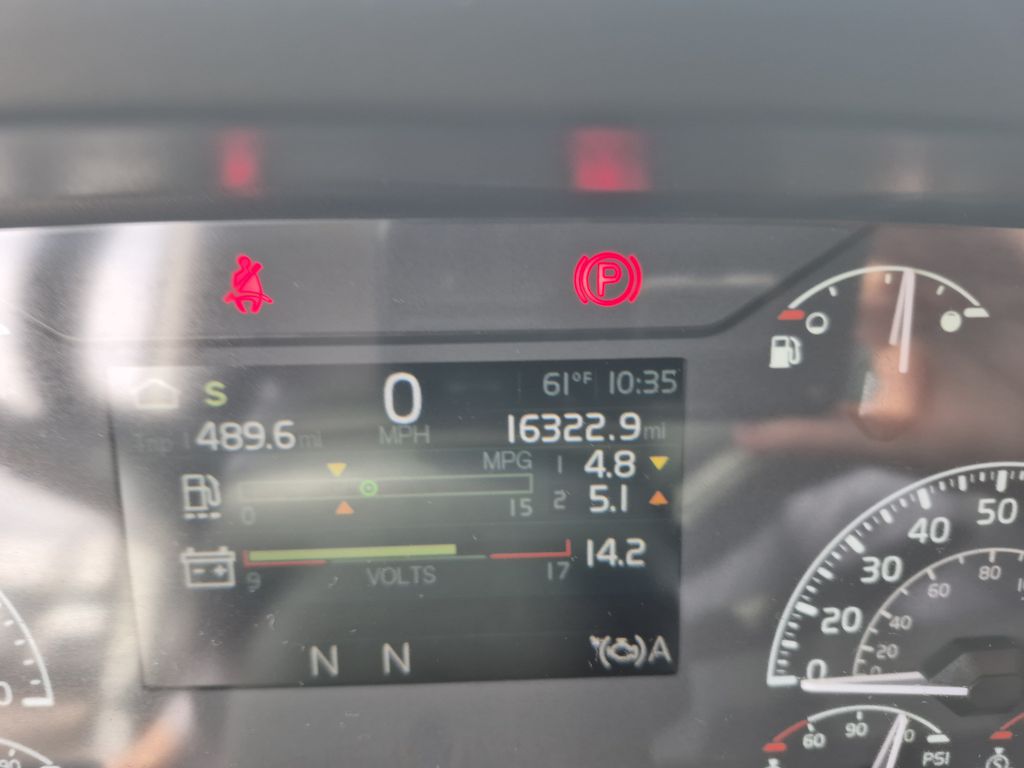 Slide images of 2025 VOLVO VHD64B300