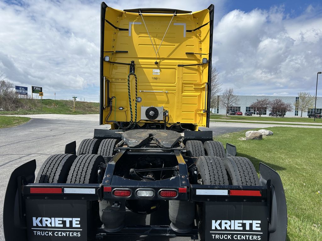 Slide images of 2023 VOLVO VNL64T760