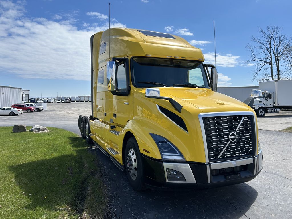 Slide images of 2023 VOLVO VNL64T760
