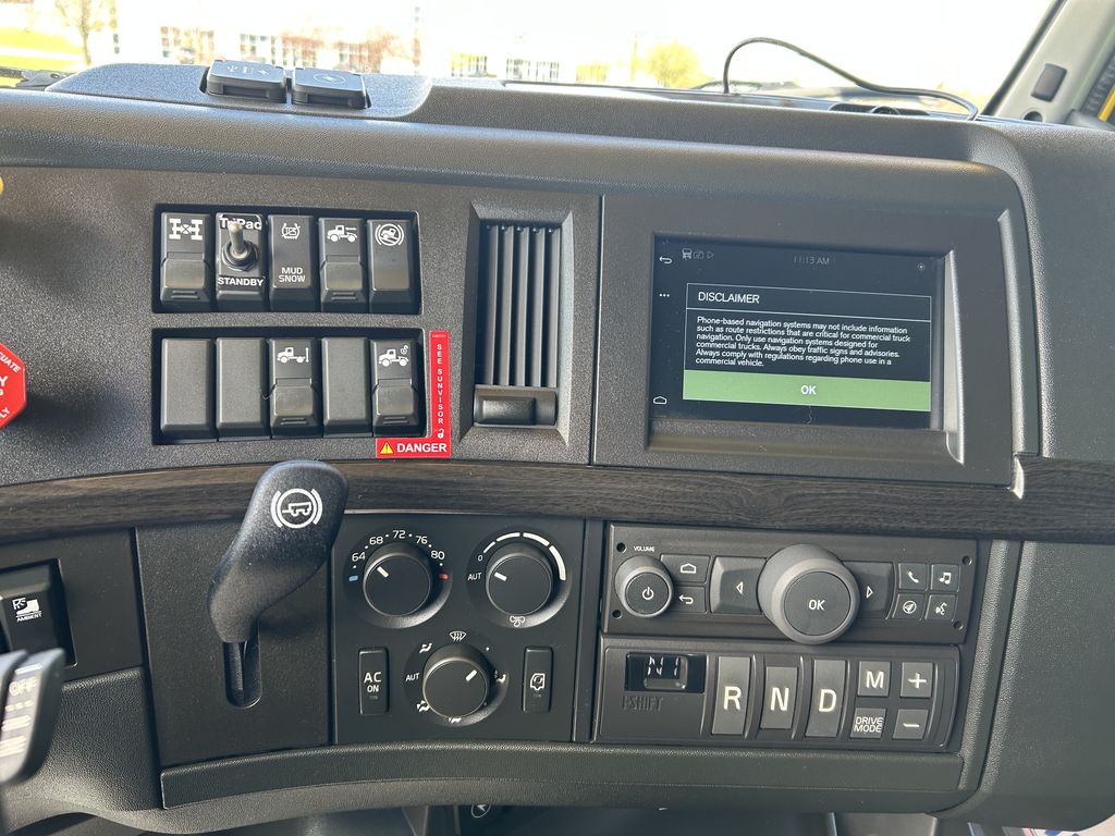 Slide images of 2023 VOLVO VNL64T760