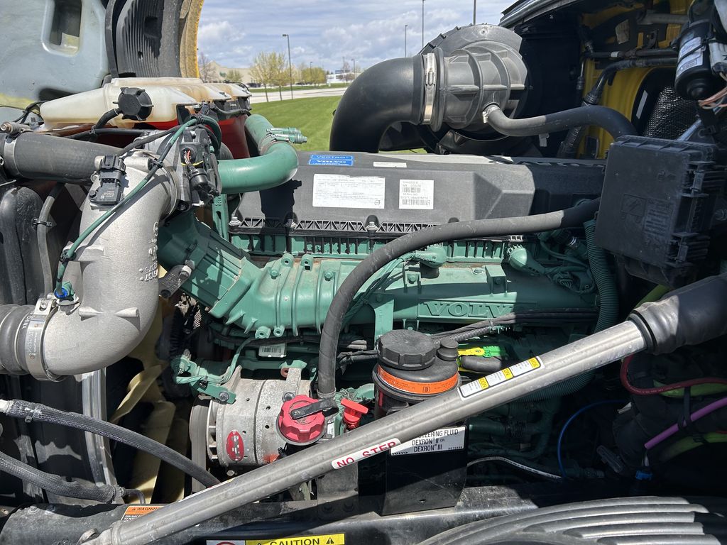 Slide images of 2023 VOLVO VNL64T760