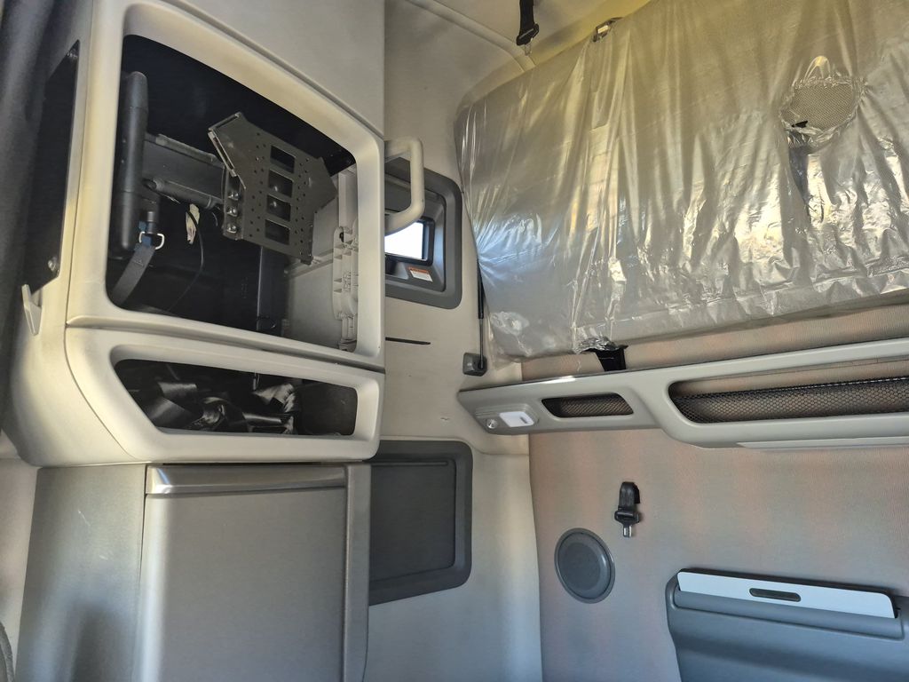 Slide images of 2023 VOLVO VNL64T760