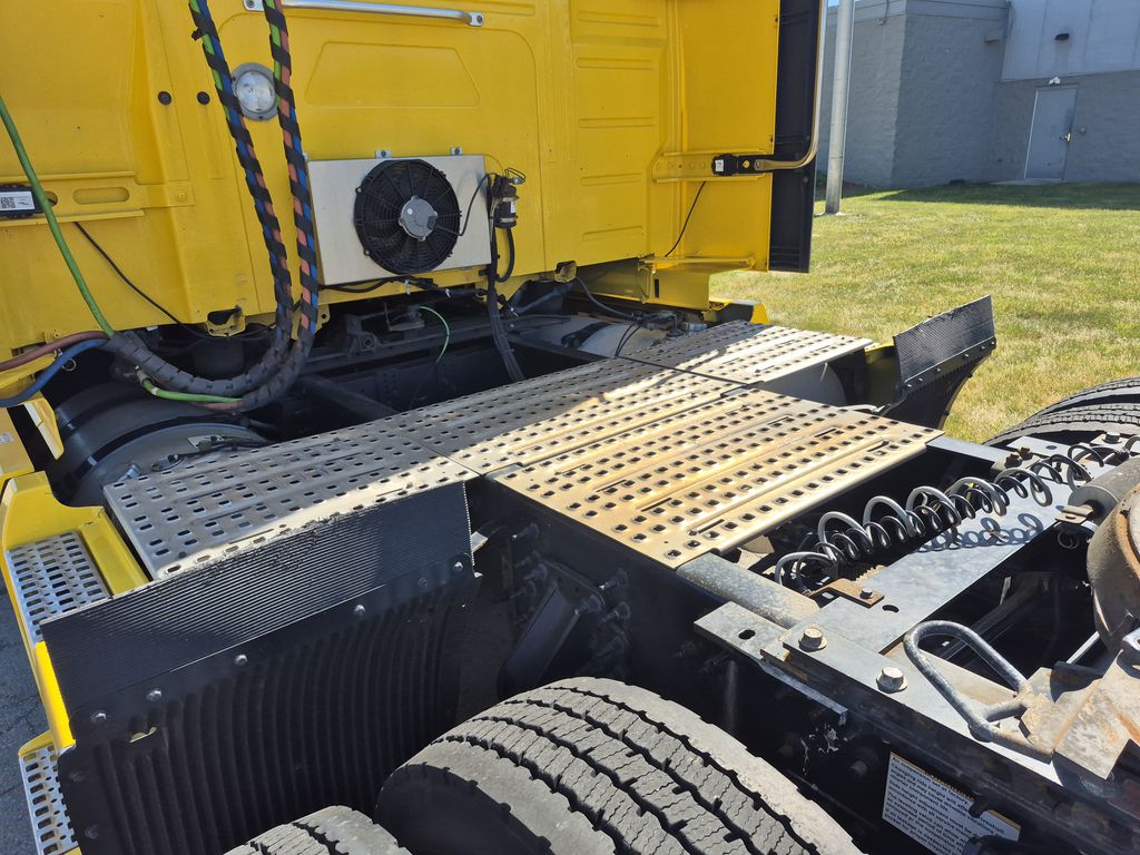 Slide images of 2023 VOLVO VNL64T760