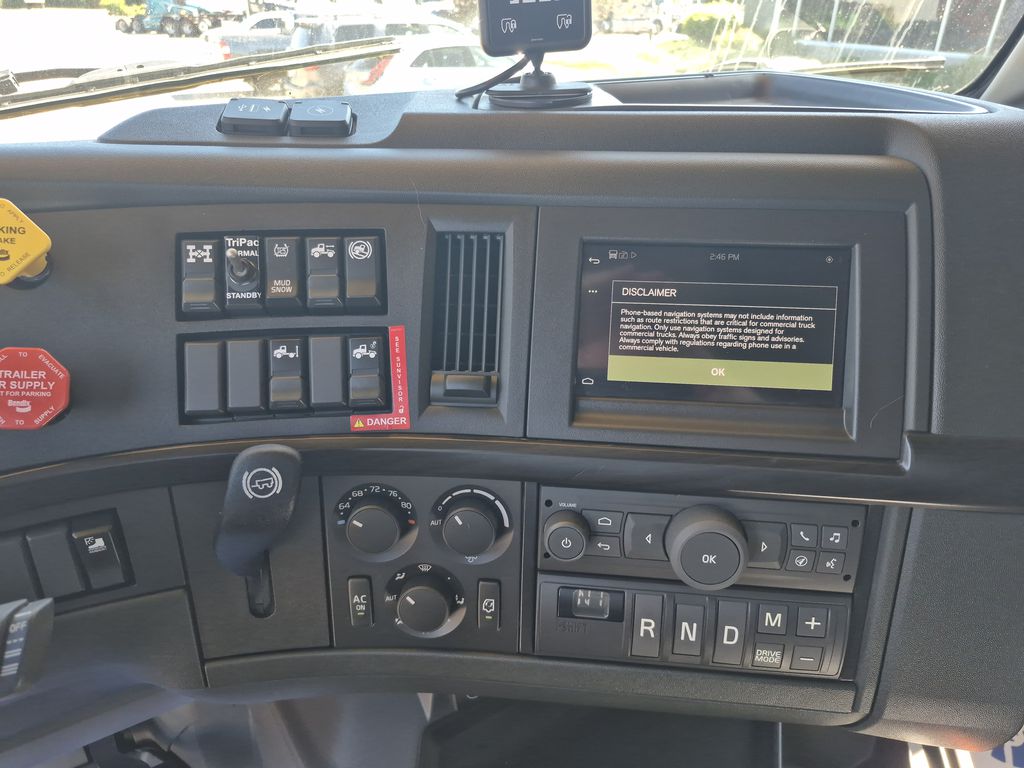 Slide images of 2023 VOLVO VNL64T760