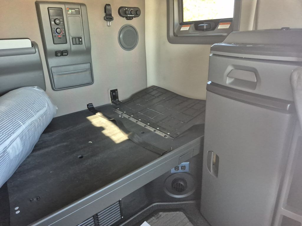 Slide images of 2023 VOLVO VNL64T760