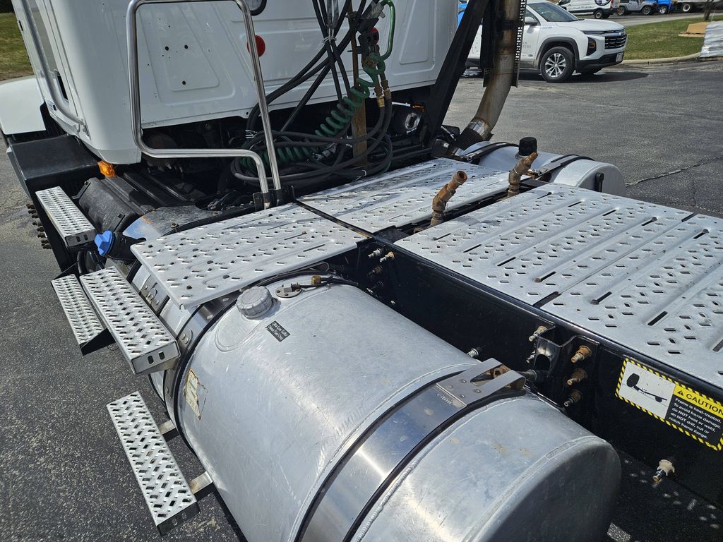 Slide images of 2021 MACK AN64T