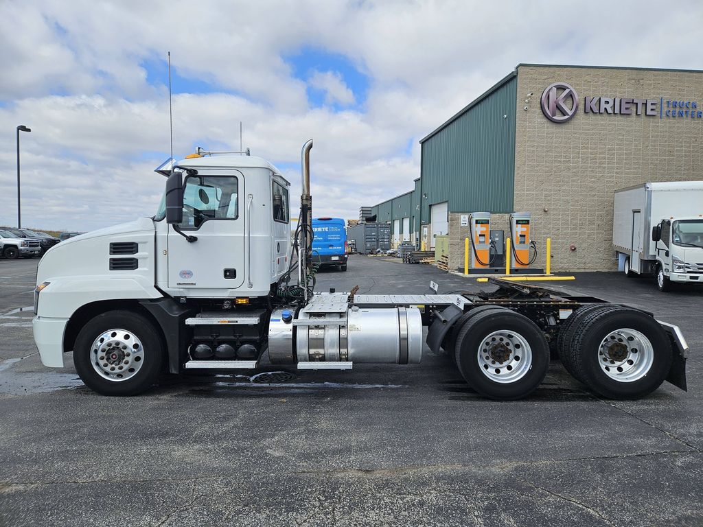 Slide images of 2021 MACK AN64T