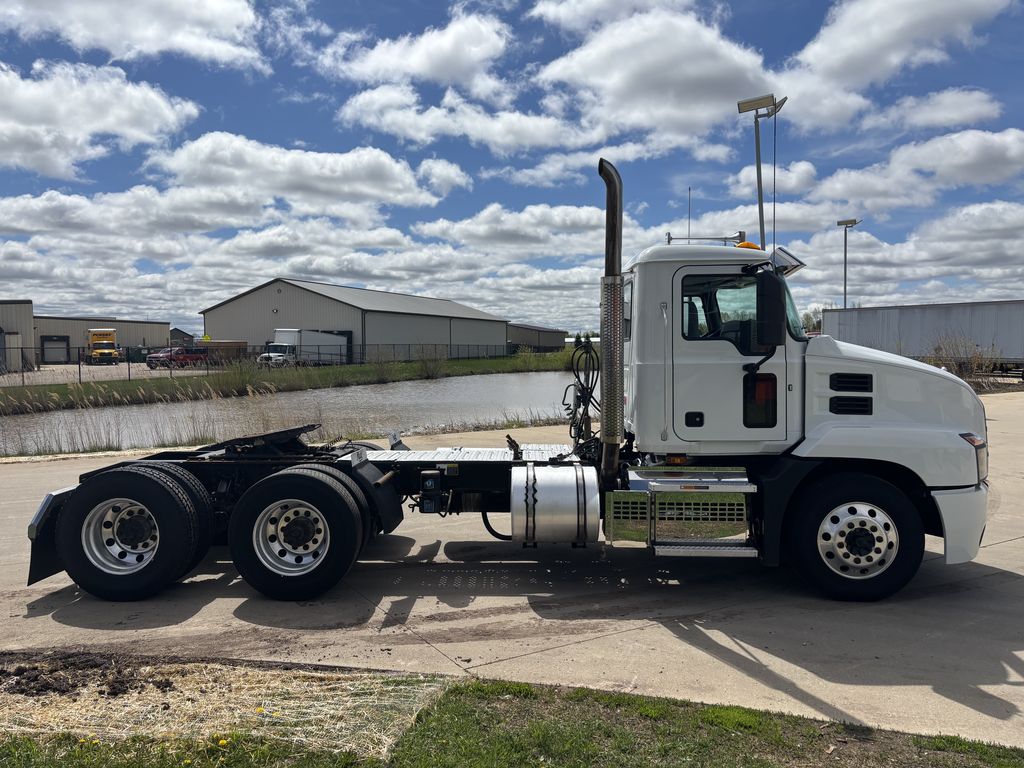 Slide images of 2021 MACK AN64T