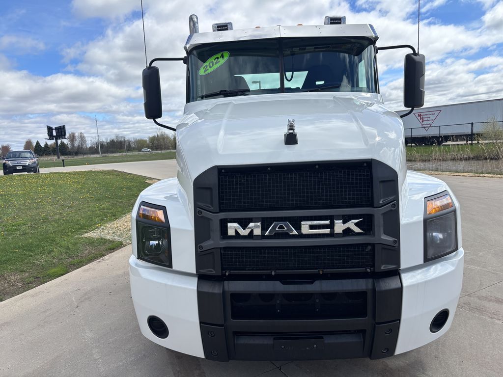 Slide images of 2021 MACK AN64T