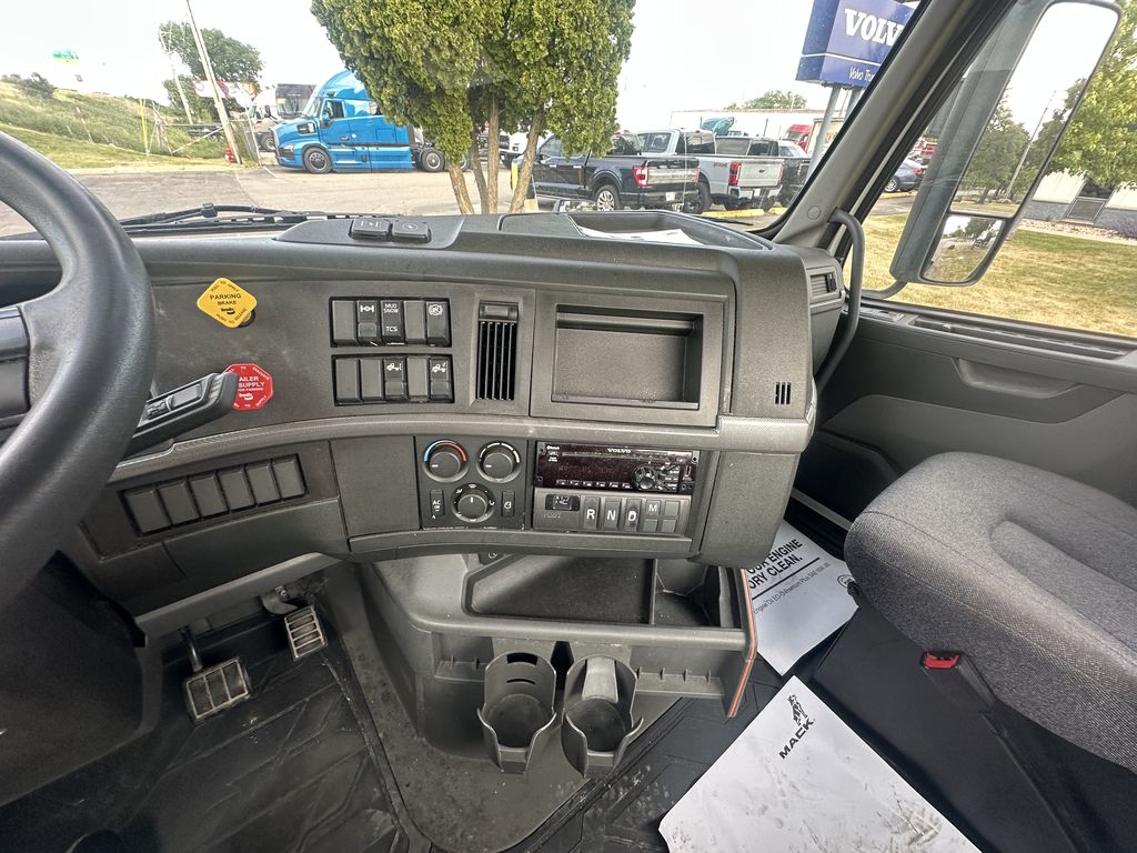 Slide images of 2021 VOLVO VNR42T300