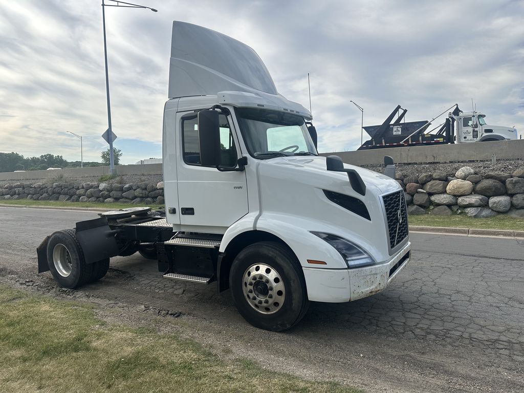 Slide images of 2021 VOLVO VNR42T300