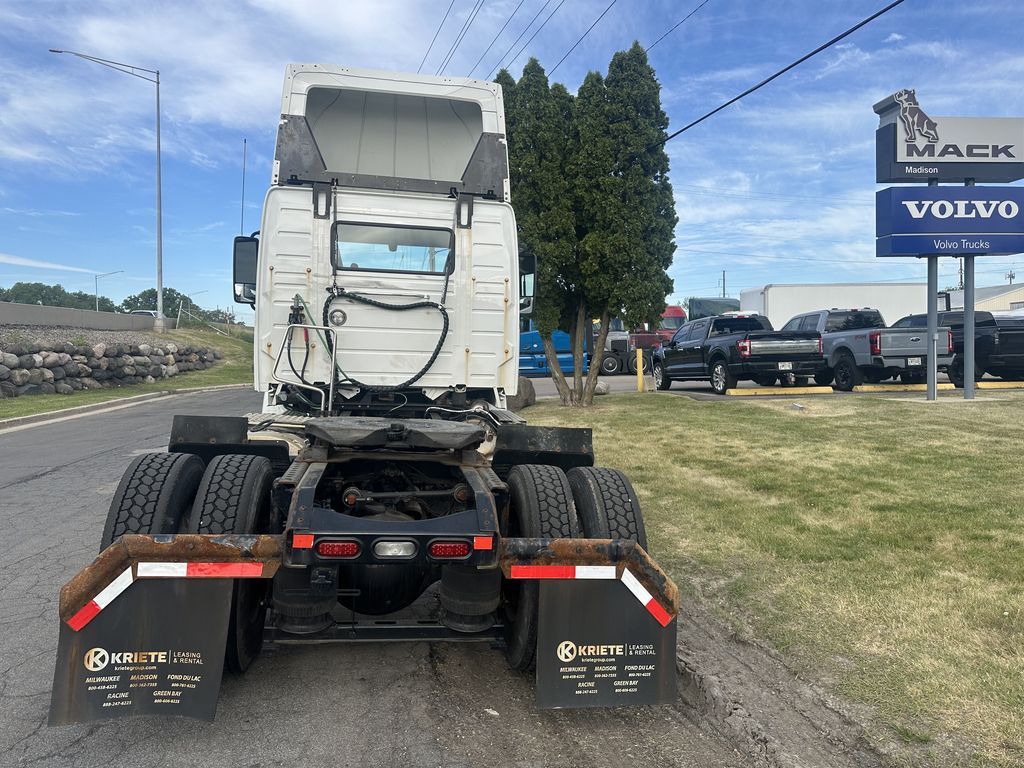 Slide images of 2021 VOLVO VNR42T300