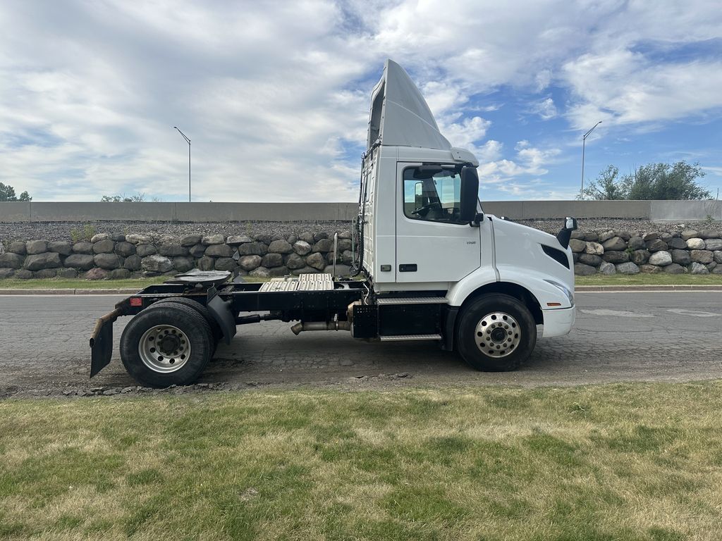 Slide images of 2021 VOLVO VNR42T300