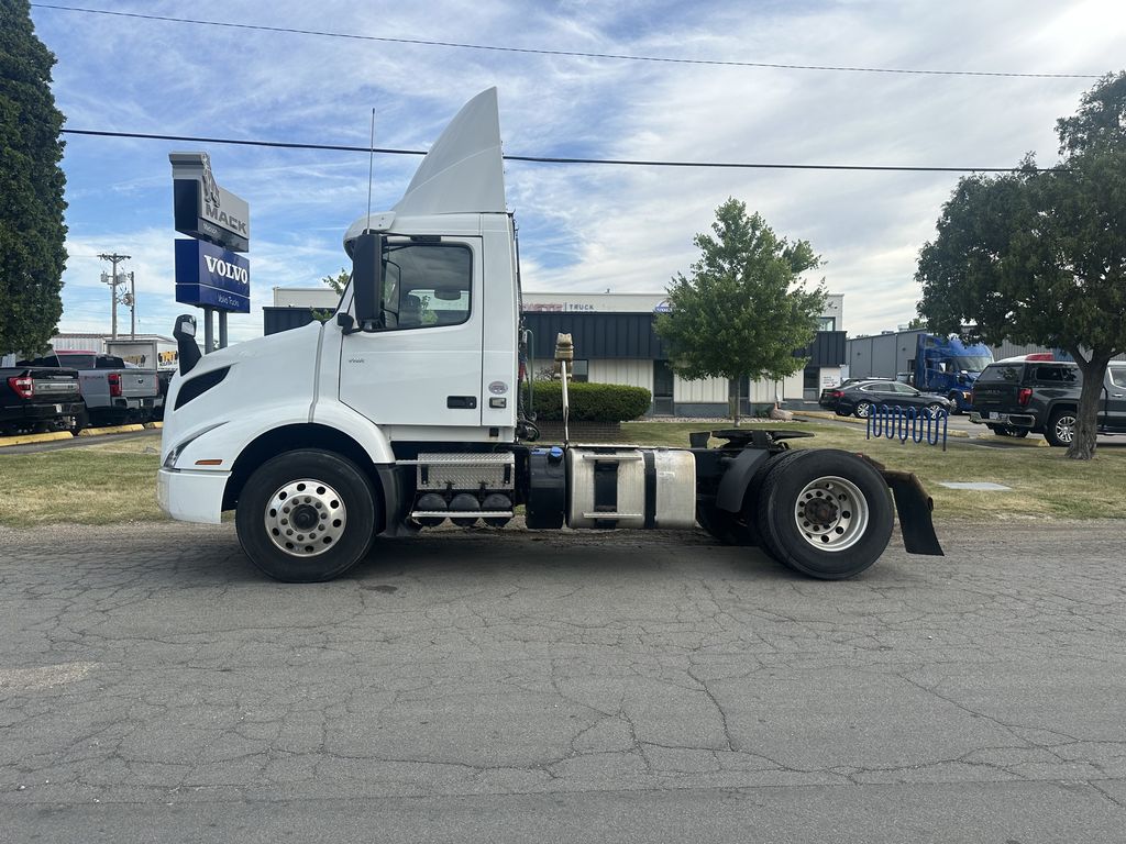 Slide images of 2021 VOLVO VNR42T300