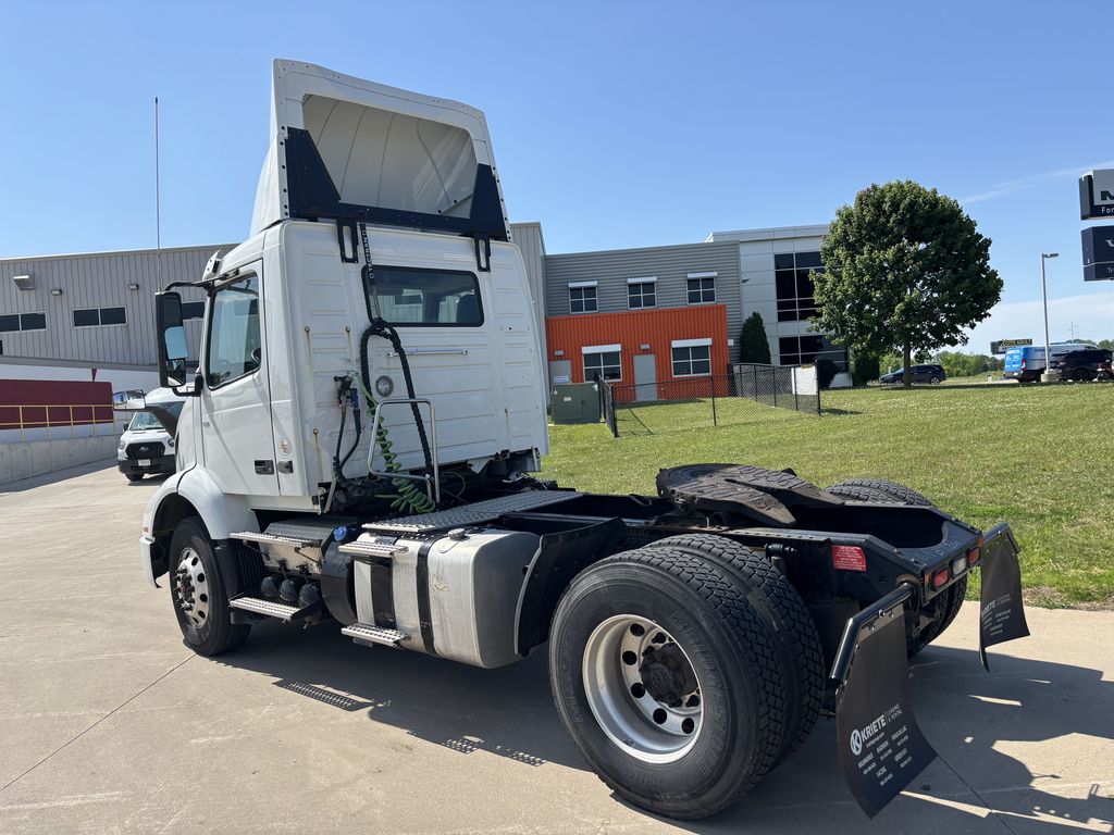 Slide images of 2021 VOLVO VNR42T-300