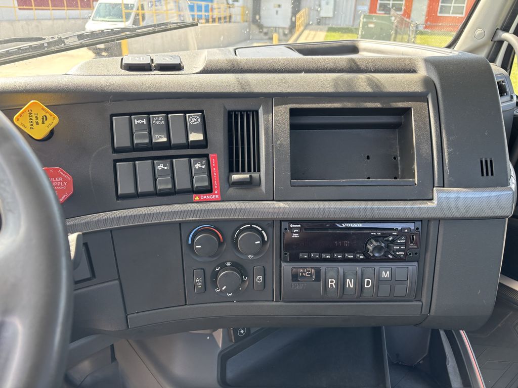 Slide images of 2021 VOLVO VNR42T-300