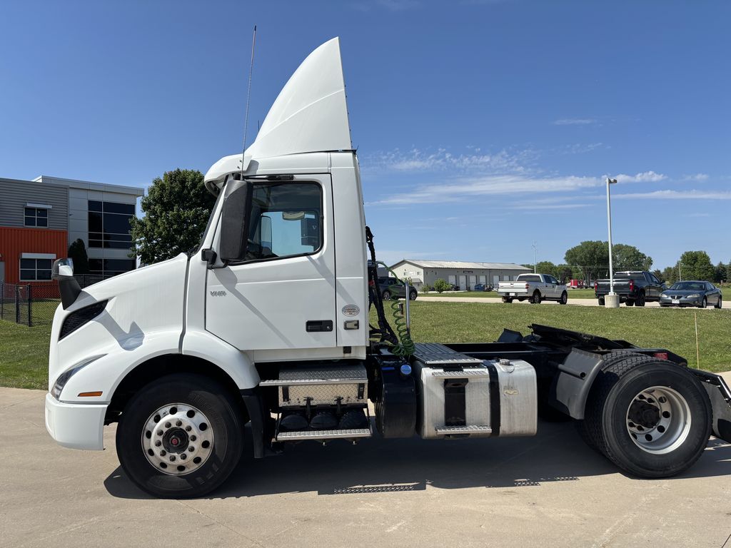 Slide images of 2021 VOLVO VNR42T-300