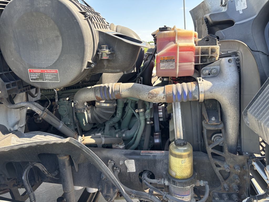 Slide images of 2021 VOLVO VNR42T-300