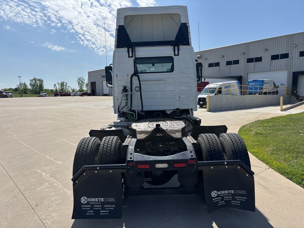 Slide images of 2021 VOLVO VNR42T-300