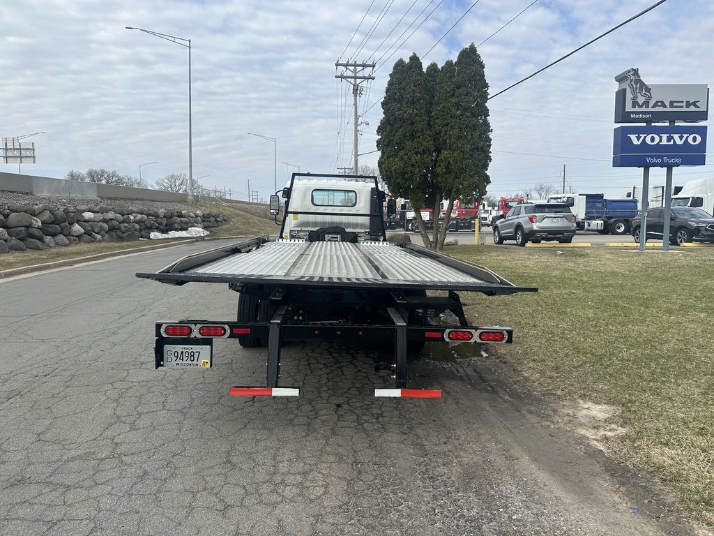 Slide images of 2022 ISUZU NPR