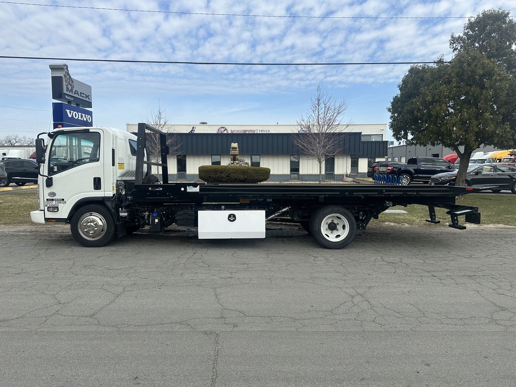 Slide images of 2022 ISUZU NPR