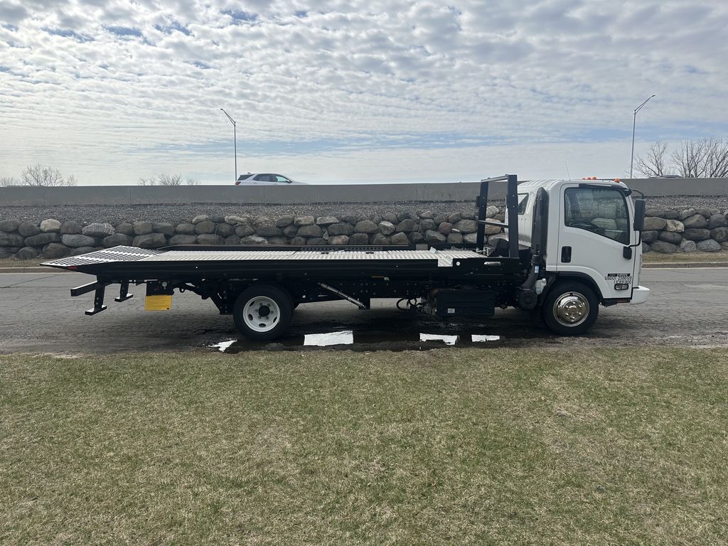 Slide images of 2022 ISUZU NPR