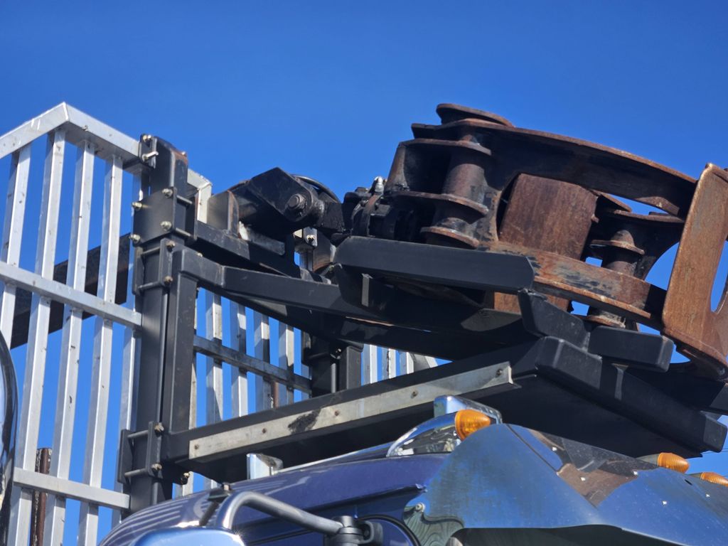 Slide images of 2021 MACK GRANITE