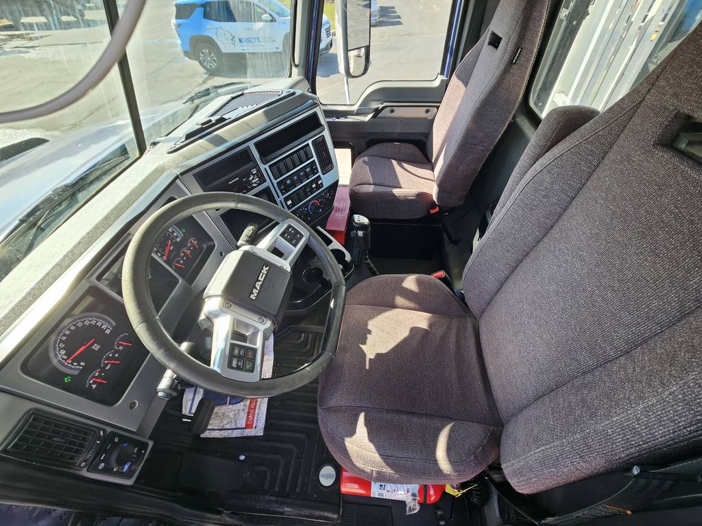 Slide images of 2021 MACK GRANITE