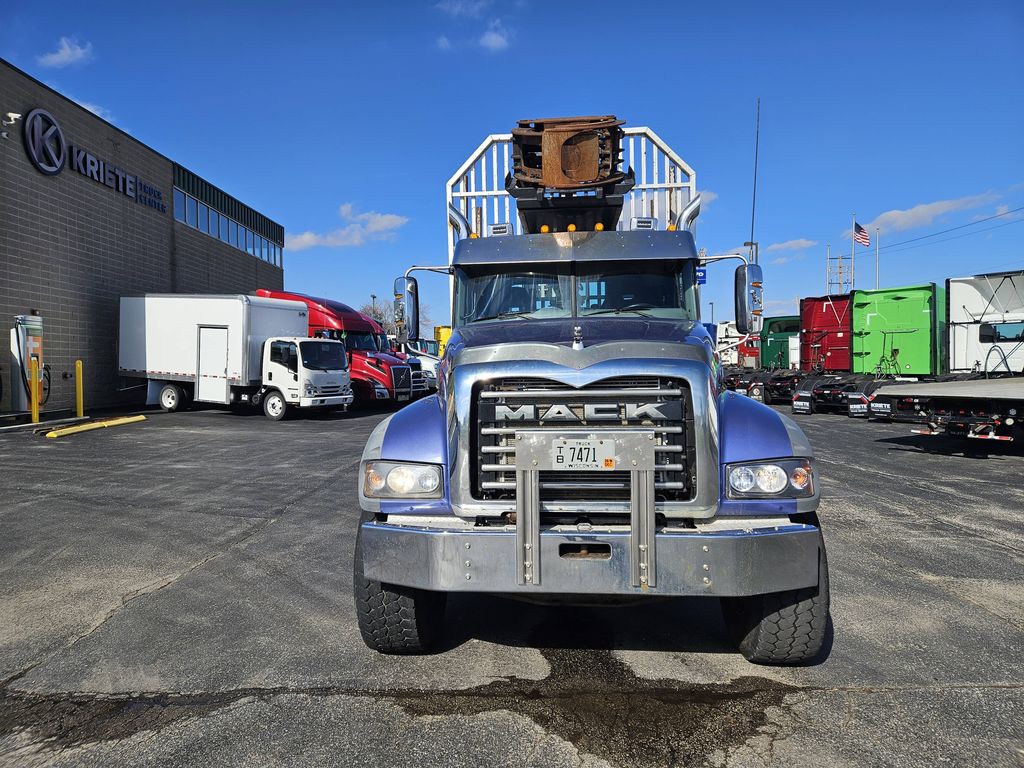 Slide images of 2021 MACK GRANITE