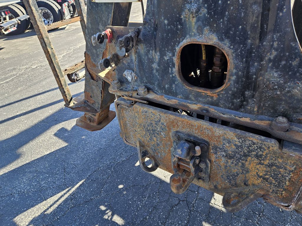 Slide images of 2021 MACK GRANITE