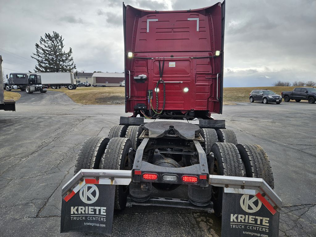 Slide images of 2022 VOLVO VNL64T860 