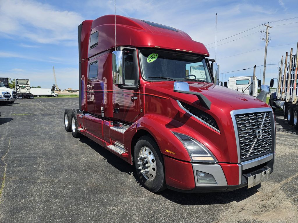 Slide images of 2022 VOLVO VNL64T860