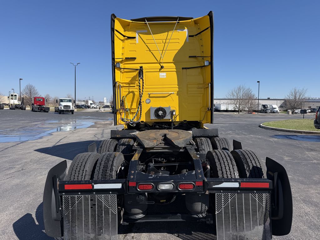 Slide images of 2023 VOLVO VNL64T760