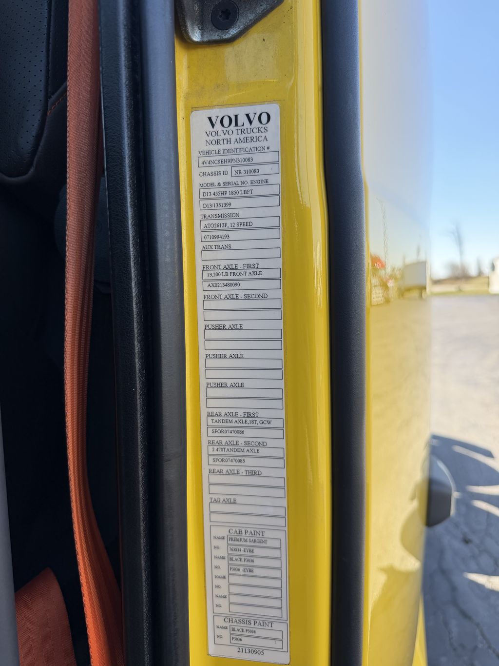 Slide images of 2023 VOLVO VNL64T760