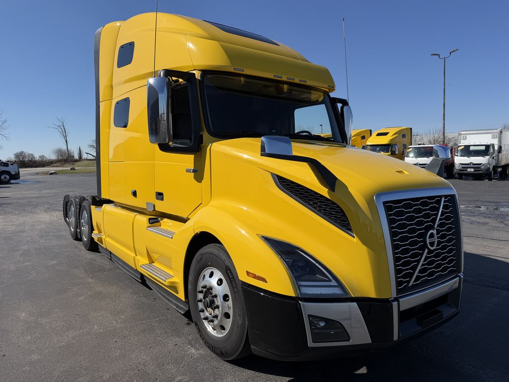 Slide images of 2023 VOLVO VNL64T760