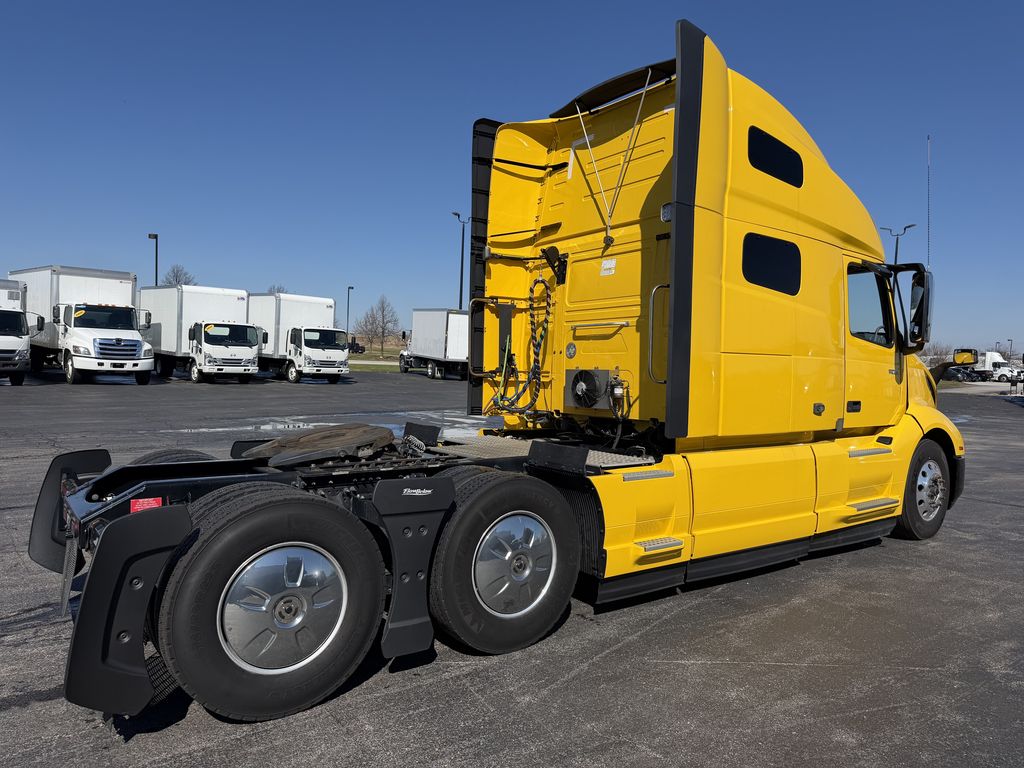 Slide images of 2023 VOLVO VNL64T760