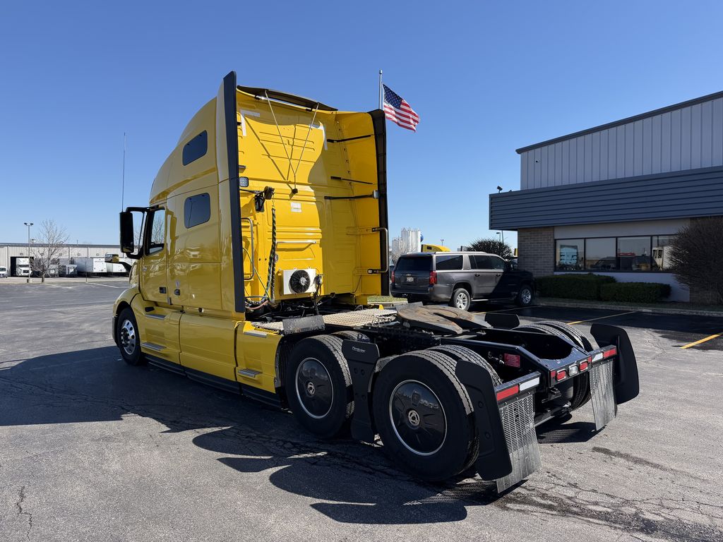 Slide images of 2023 VOLVO VNL64T760