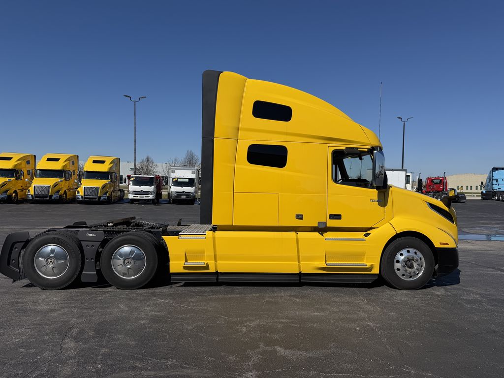 Slide images of 2023 VOLVO VNL64T760