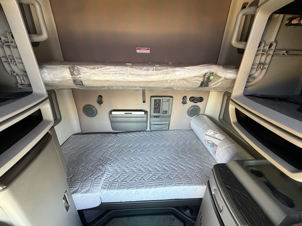 Slide images of 2023 VOLVO VNL64T760