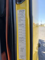 Slide images of 2023 VOLVO VNL64T760