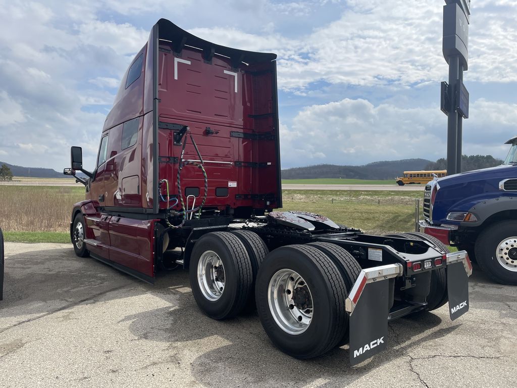 Slide images of 2026 MACK PIONEER 64T 76H