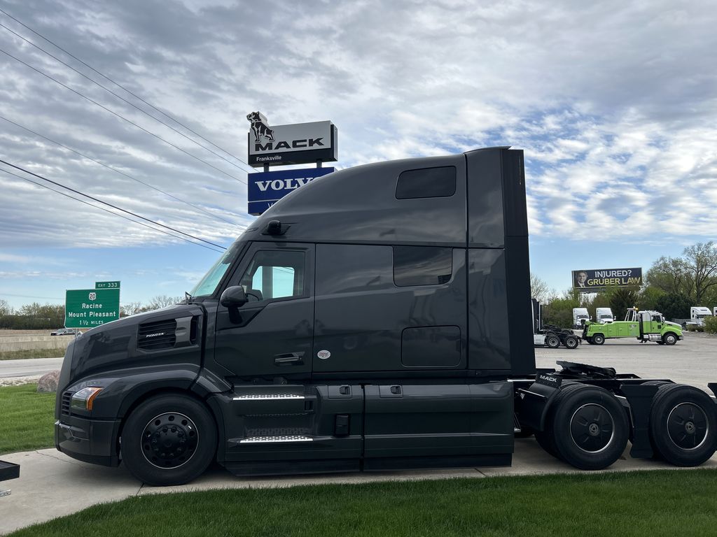 Slide images of 2026 MACK PIONEER 64T 76H