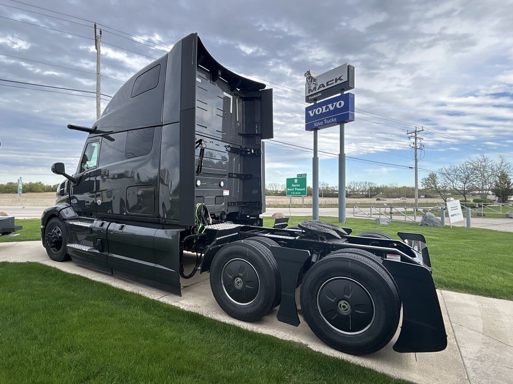 Slide images of 2026 MACK PIONEER 64T 76H