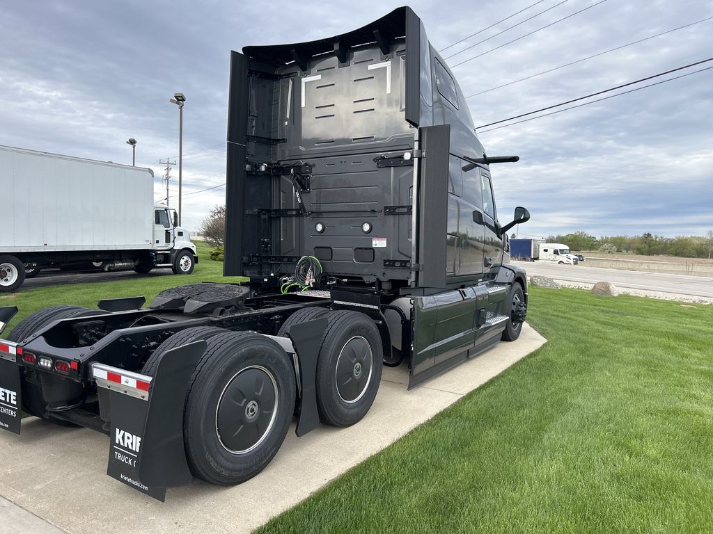 Slide images of 2026 MACK PIONEER 64T 76H