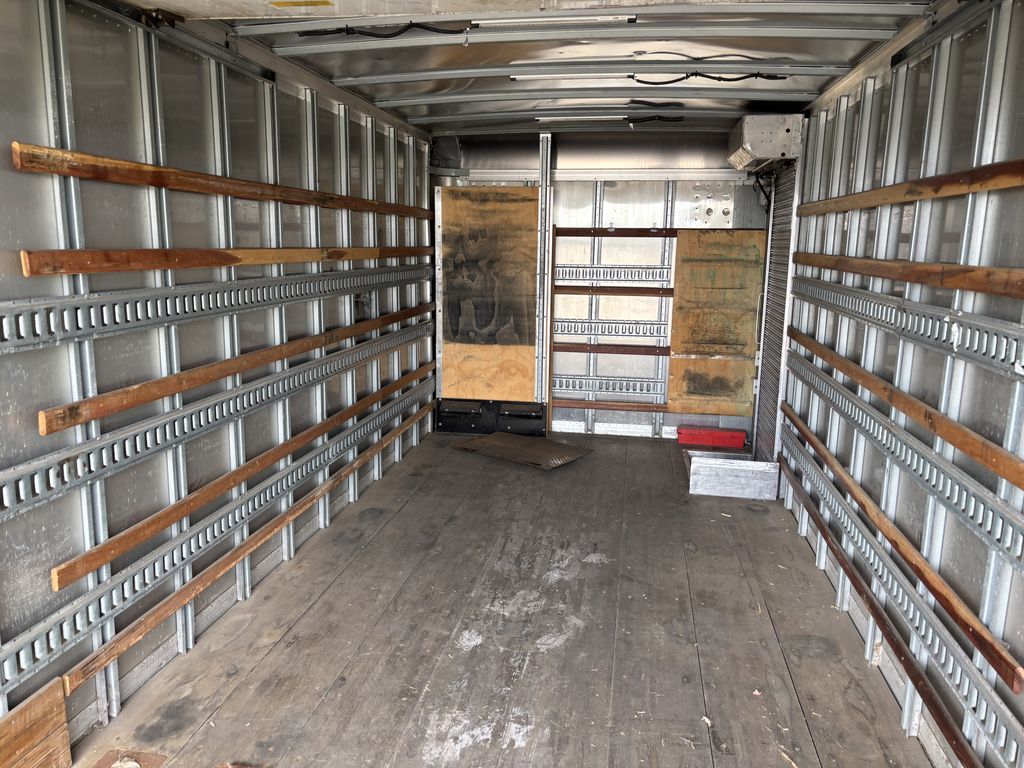 Slide images of 2018 HINO 195
