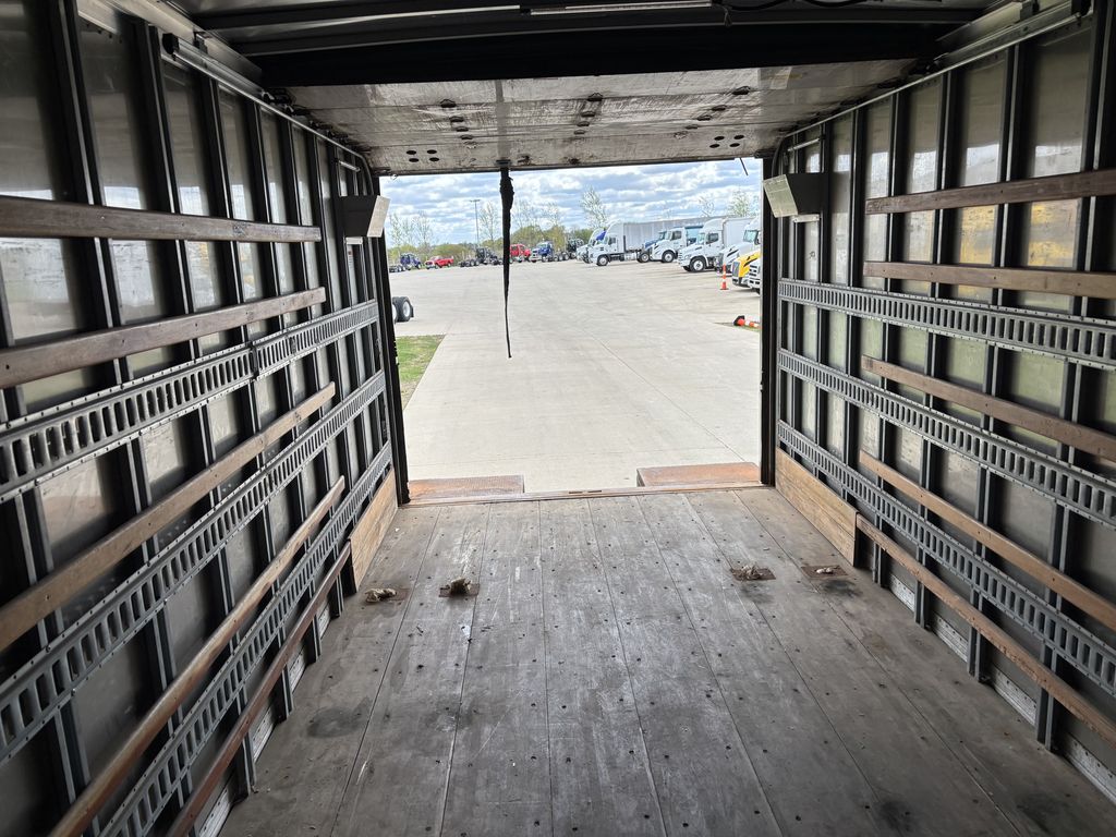 Slide images of 2018 HINO 195