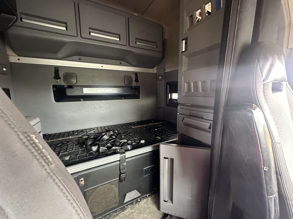 Slide images of 2019 MACK ANTHEM